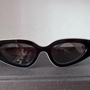 CHANEL | Accessories | Chanel Cat Eye Sunglassesnylon Black  display picture 3